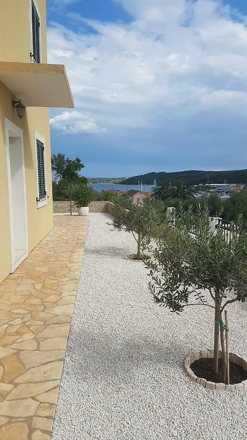 Apartment Azaleja Sali 0*,