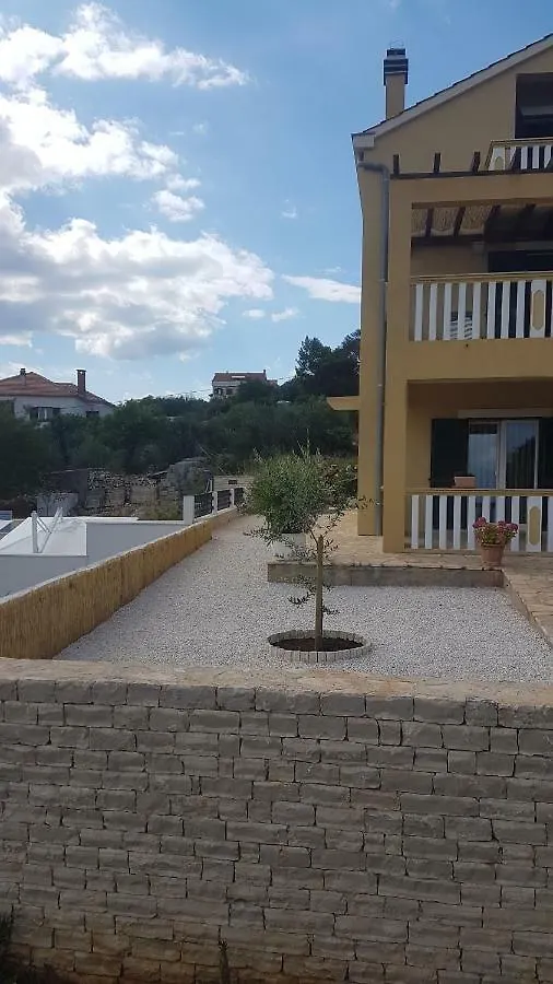 Apartment Azaleja Sali